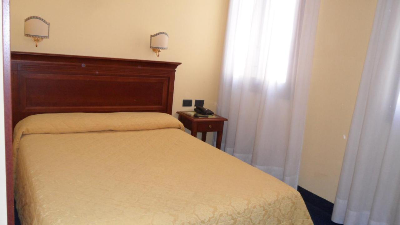 Alloggi Marinella Venesia Bagian luar foto